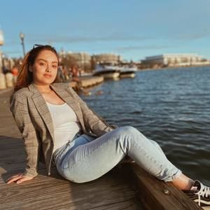 Meet your Posher, Gabriela